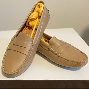Tod’s Women Gommino leather loafers in size 35.5 Camel